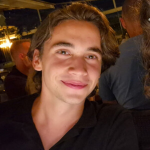 Picture of Deniz Hönigs